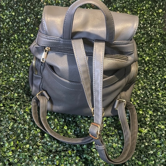 MIA K - Picture 7 of 11